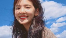 网红吃瓜纹身美女图片高清,高清美照引人瞩目